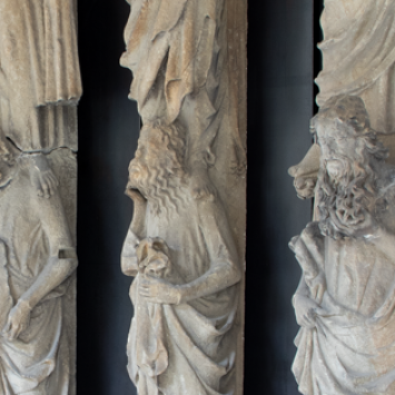 Originale Figuren des Fürstenportals