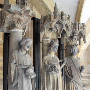 Originale Figuren des Fürstenportals