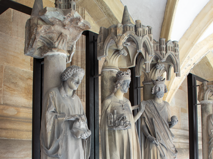 Originale Figuren des Fürstenportals